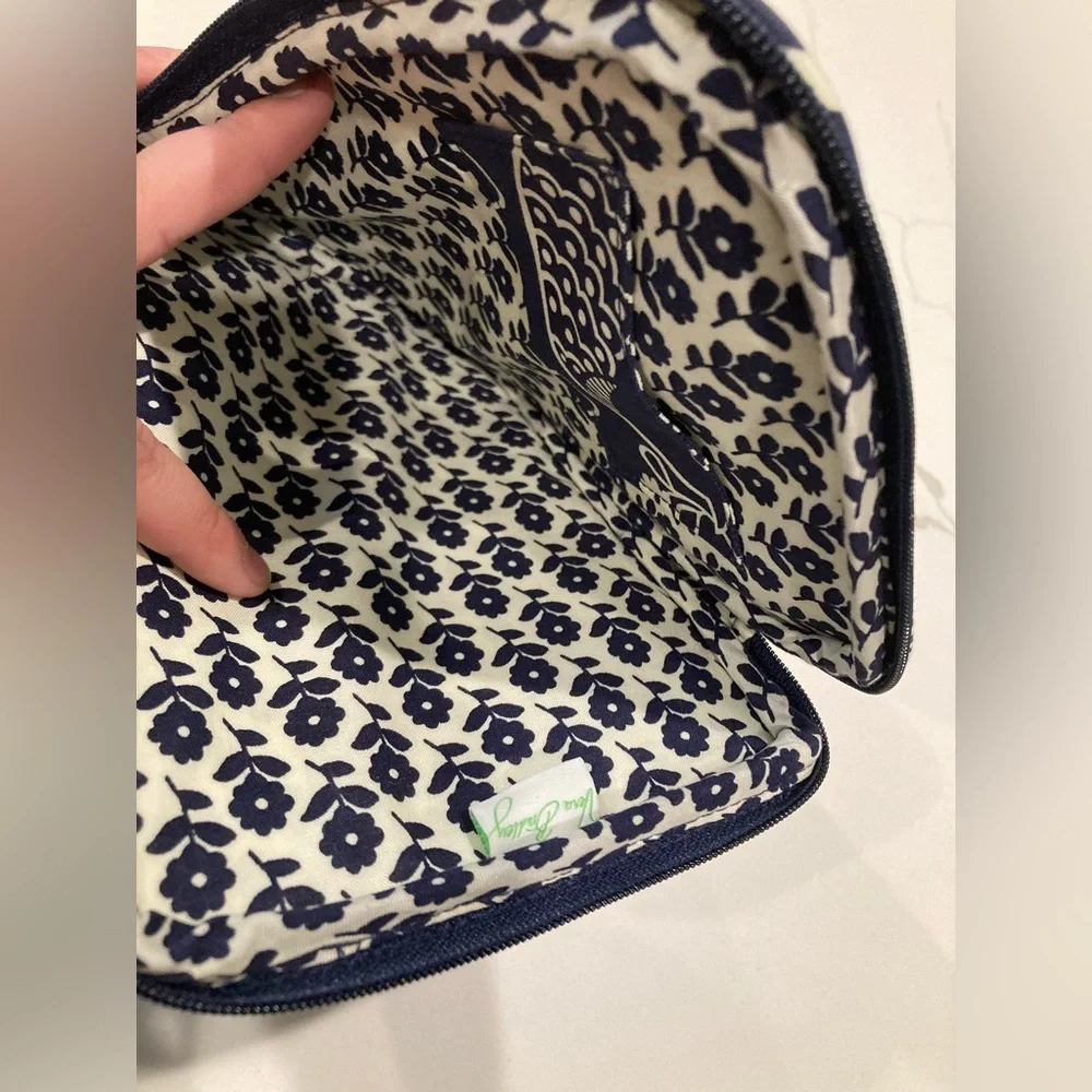 Vera Bradley navy blue white flower quilted padded tablet case sleeve organize